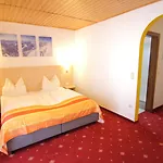 Hotel-restaurant Bike&snow Lederer ゲストハウス Mühlbach am Hochkönig